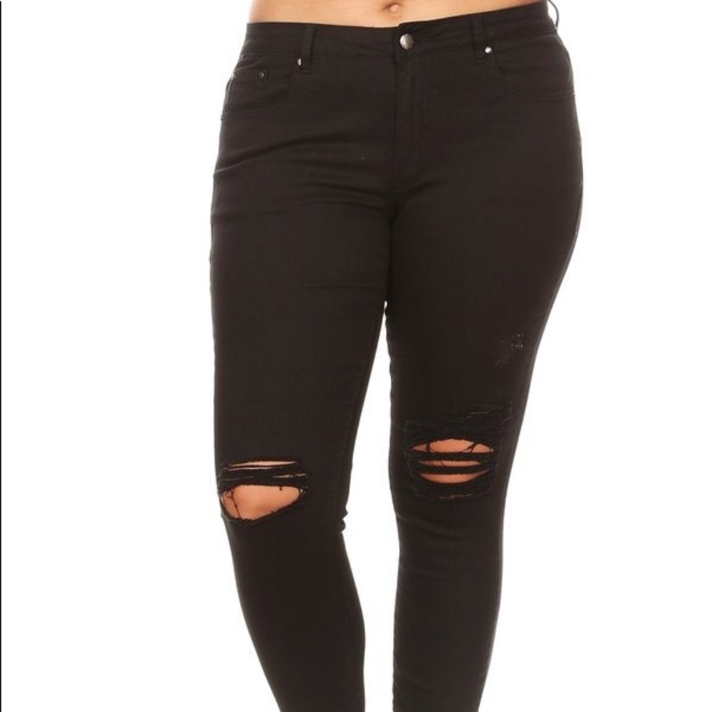 BLACK RIP PLUS SIZE JEANS AVAILABLE NOW ❤️